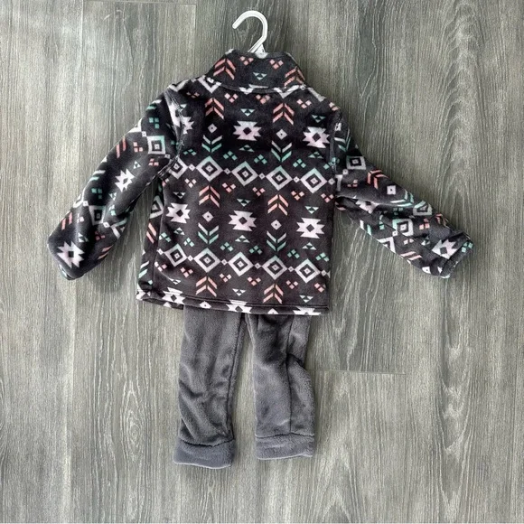 New 3T faux fur top and pant fall/winter set - Picture 11 of 11